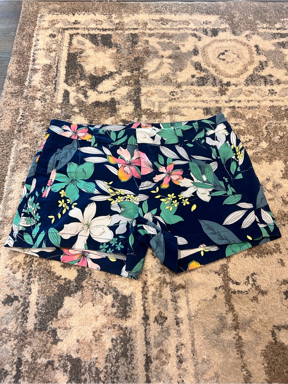 A.N.A. Twill Tropical Floral Print Walking Shorts. Women’s Size 8